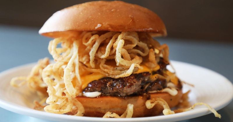 Bill's Jumbo Burgers – Crispy-Edge Champions