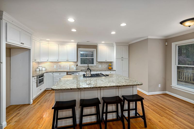 Hardwood or Engineered Wood Flooring