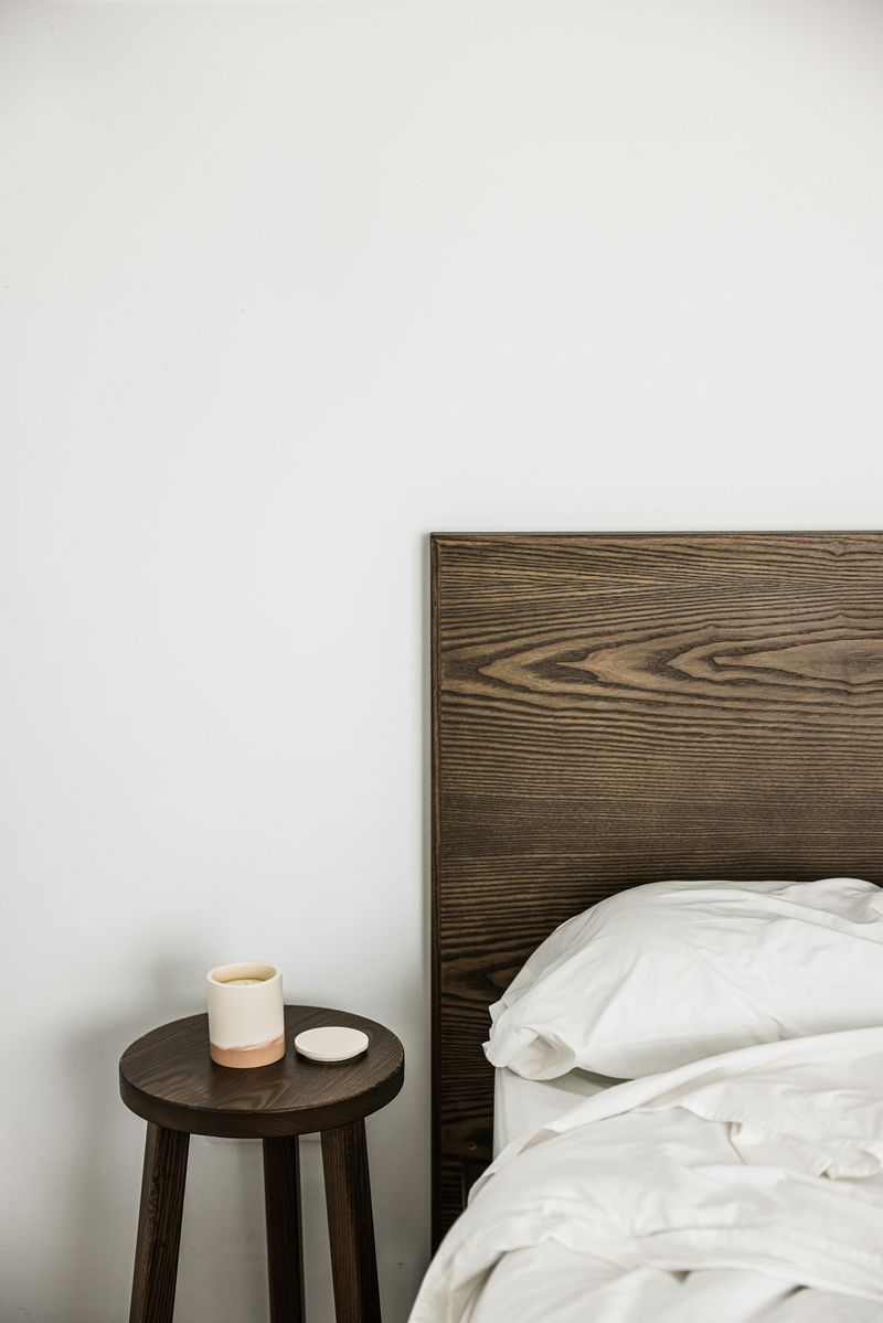 17 Simple Minimalist Bedroom Designs Focused On Calm And Simplicity - Decor Hint Natural Material Focus