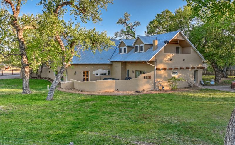 10 New Mexico Casitas With Classic Adobe Appeal - Decor Hint Corrales Farmhouse Adobe