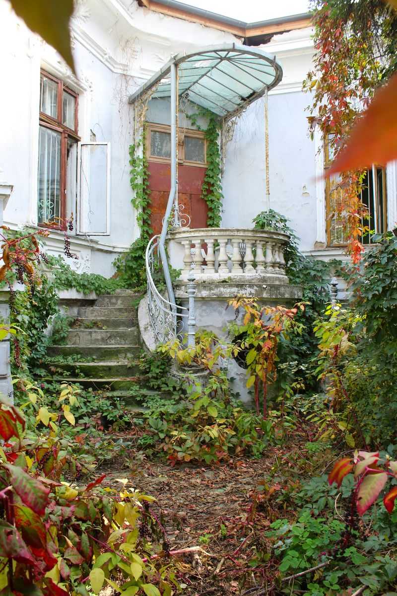 25 Home Features That Might Be Worth Updating For A Fresher Look - Decor Hint Landscaping Elements