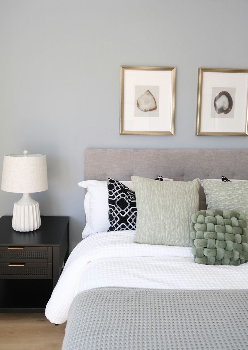 15 Simple Decluttering Ideas For Every Room - Decor Hint Nightstand Minimalism