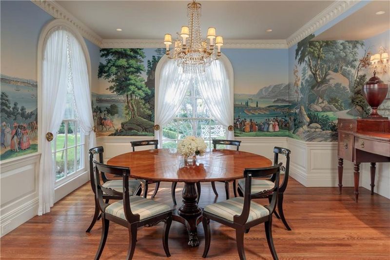 9 Charleston Dining Rooms Where Maximalist Patterns Set The Table - Decor Hint Toile Storytelling