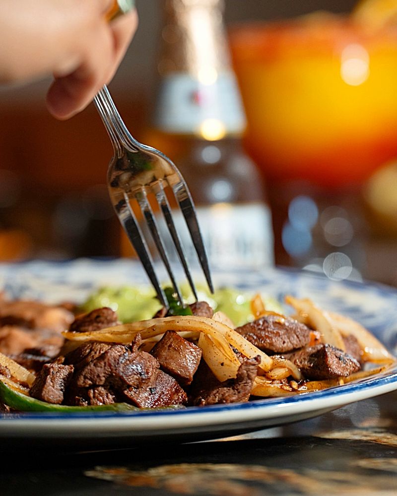 Los Mariachis: Sizzling Tenderloin Fajitas