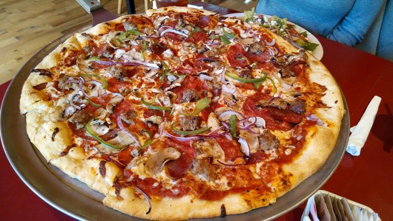 7 Small-Town North Carolina Pizzerias That Rival New York's Best - Decor Hint Pie On The Mountain – Lansing's Alpine Pizza Retreat