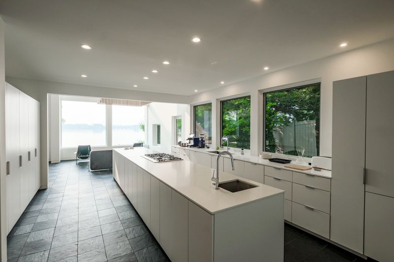 10 Kitchens In Michigan Lake Homes That Might Make The View The Star - Decor Hint Holland Lakefront Kitchen