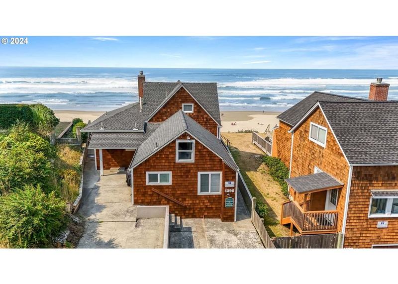 12 Oregon Coastal Homes With Breezy Timeless Style - Decor Hint Cannon Beach Cozy Retreat