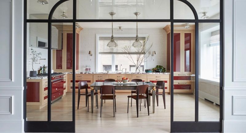 8 Chicago Kitchens With Arched Doorways That Blend Classic & Contemporary - Decor Hint Black Frame Elegance