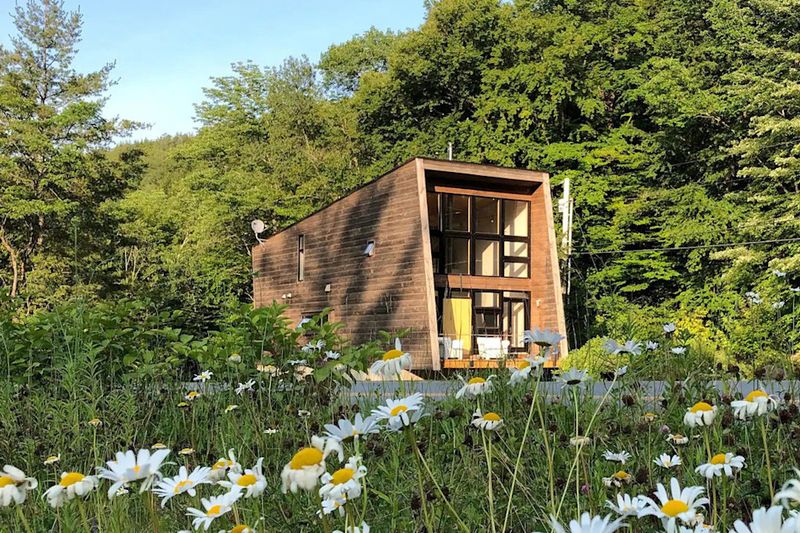 The Vermont Retreat's Minimalist Oak Canvas