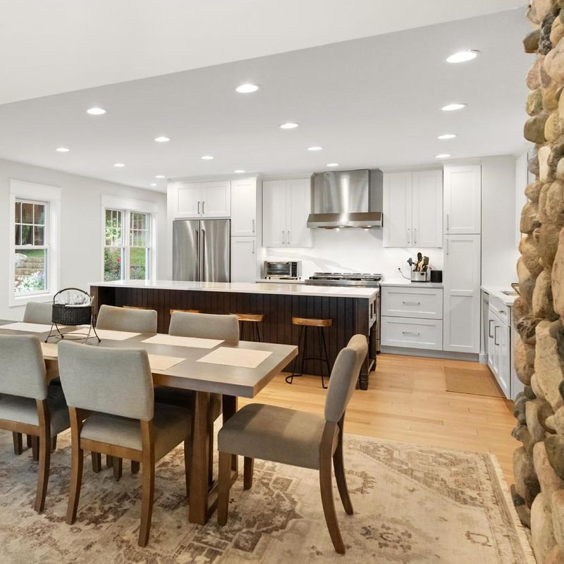 10 Kitchens In Michigan Lake Homes That Might Make The View The Star - Decor Hint Charlevoix Lakeside Kitchen