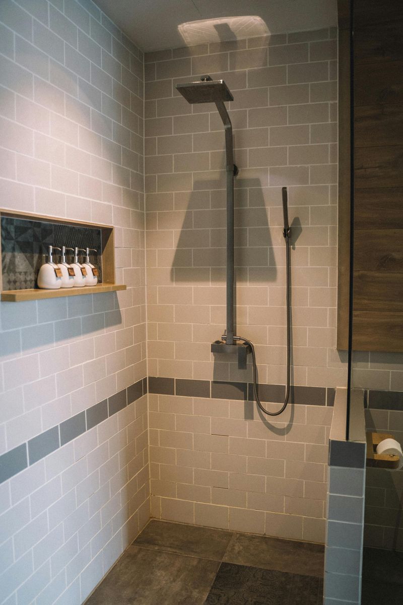 14 Ideas That Can Transform Your Bathroom, From Easy Updates To Complete Renovations - Decor Hint Walk-In Shower