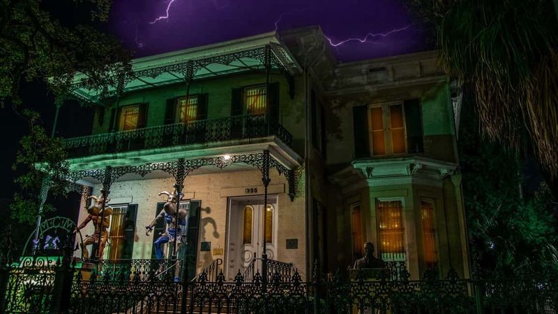 Mobile Ghost Tours: Murder, Mayhem & Malice