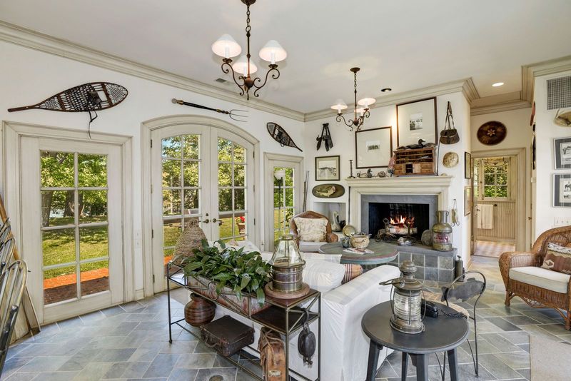 Chase-Lloyd House's Sunlit Drawing Room