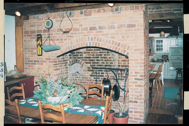 Maryland Colonial Farmhouses With Timeless Character - Decor Hint Central Chimneys Anchoring Family Life