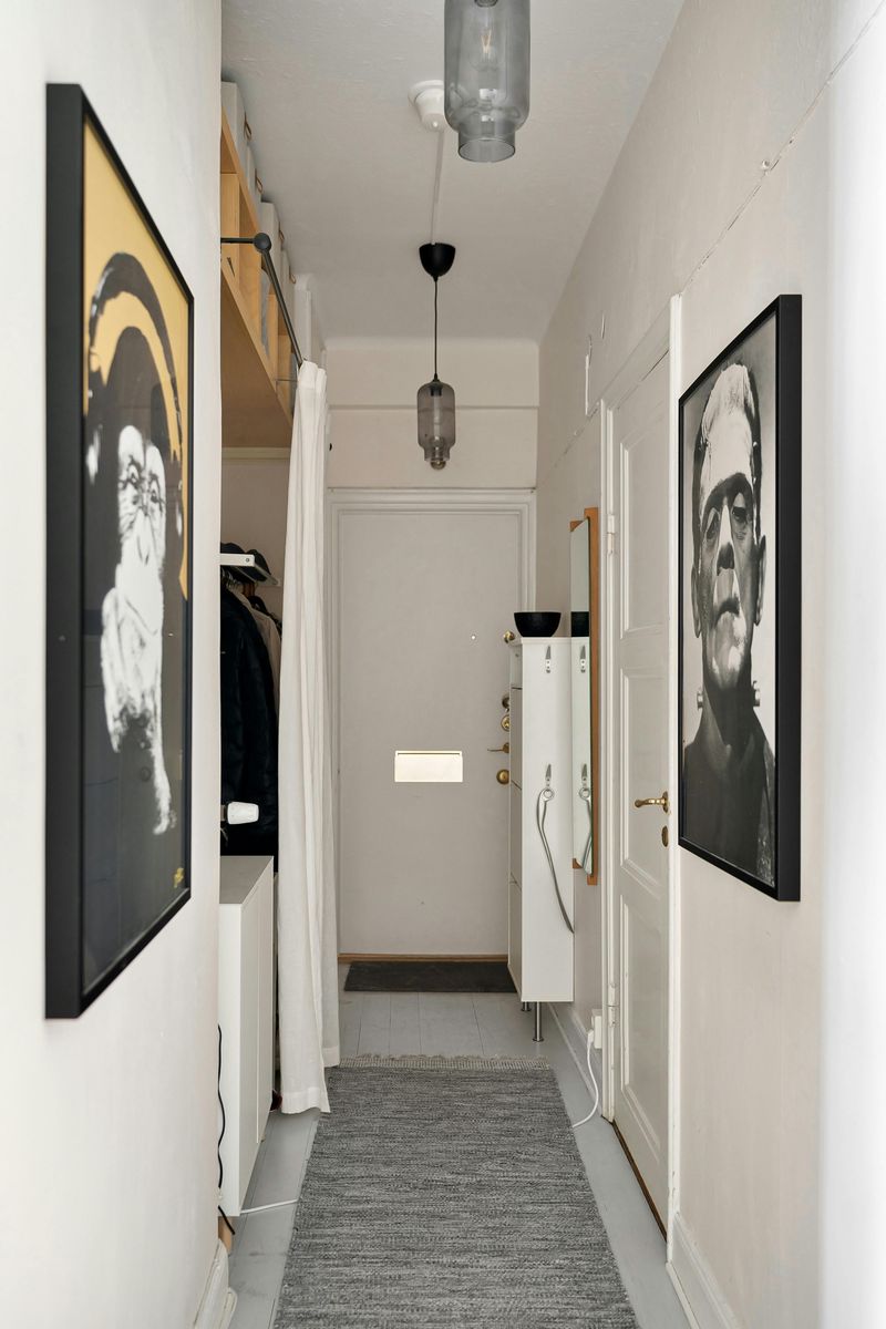 14 Simple Style Tips You Can Use To Make Your Hallway More Inviting - Decor Hint Roll Out A Runner Rug