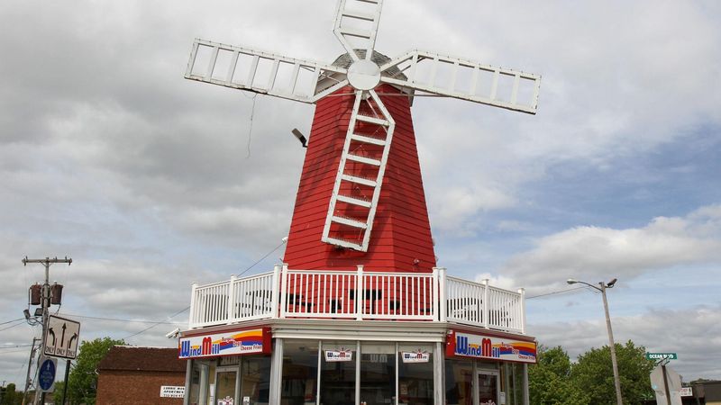 8 New Jersey Hot Dog Stands Serving Flavor Straight From The Past - Decor Hint The Windmill