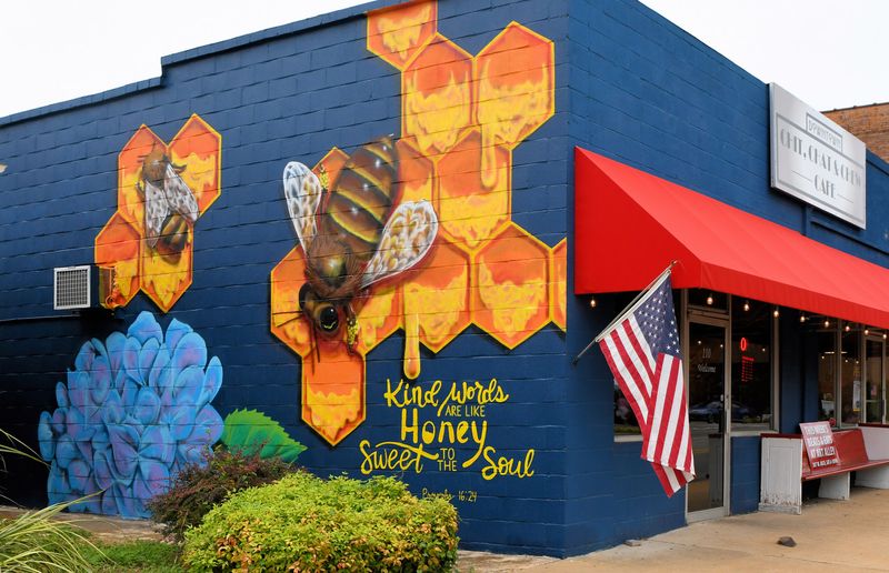 8 Historic Arkansas Squares With Diners You'd Never Expect - Decor Hint Searcy's Time Capsule Café