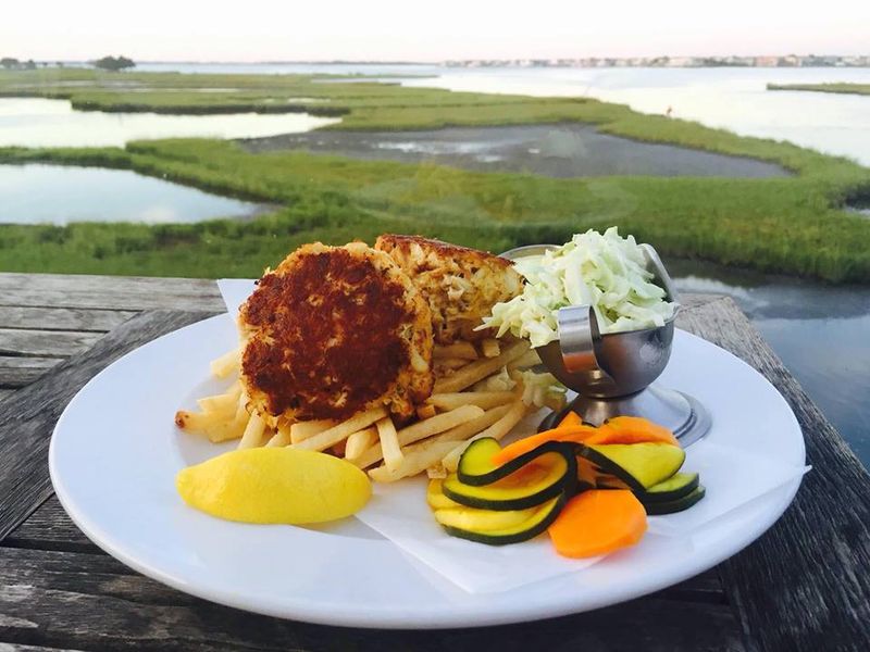 9 Delaware Crab Cake Counters That Keep It Old-School - Decor Hint Catch 54 Fish House