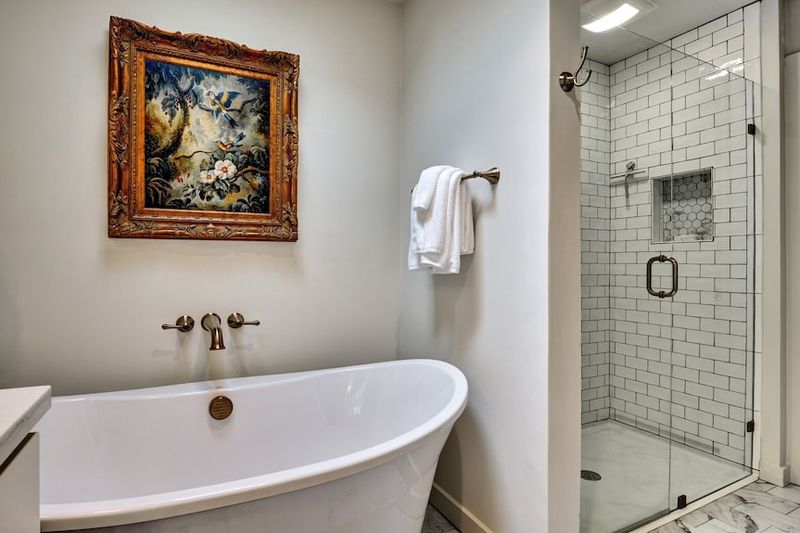 Chimney Rock Cottage Bathroom