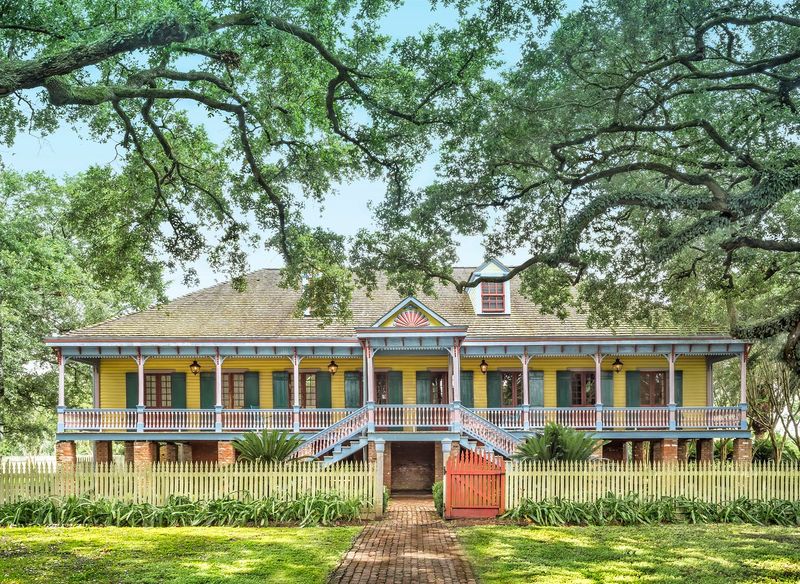 12 Louisiana Creole Cottages With Storybook Details - Decor Hint Laura Plantation: Rainbow Of Creole Colors