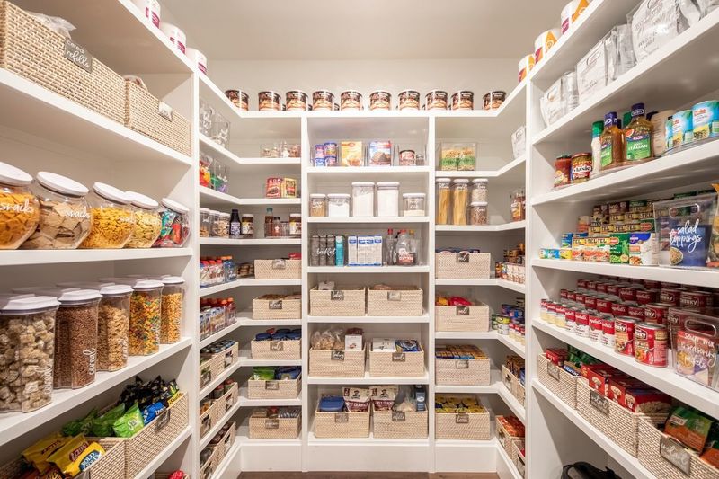 12 Texas Ranch Kitchens Great For Weekend Entertaining - Decor Hint Walk-In Pantries For Stocking Weekend Essentials