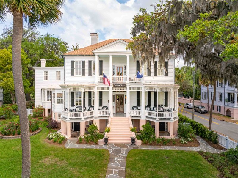 12 Homes Along South Carolina's Coast That Could Feel Classically Southern - Decor Hint Beaufort Waterfront Home – Historic River Views