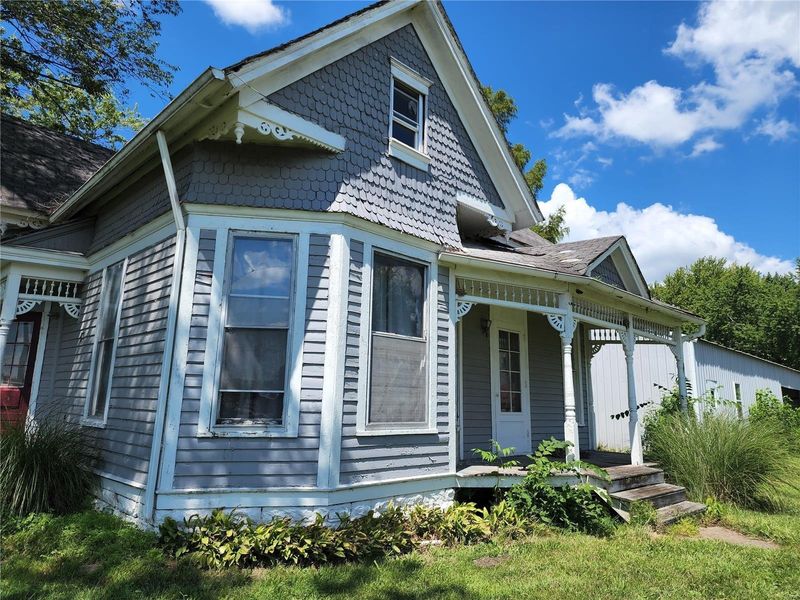 Cottage-Style Houses In Emerging Suburbs