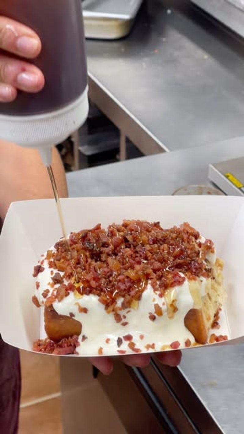 6 Candy Apple Flavors That Keep Indiana Kids Coming Back - Decor Hint Maple Bacon Madness
