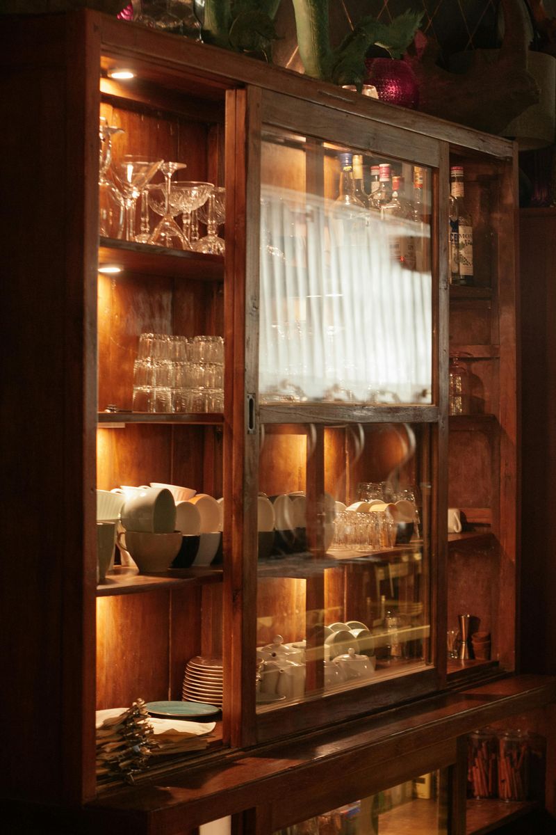 China Cabinets for Display and Storage