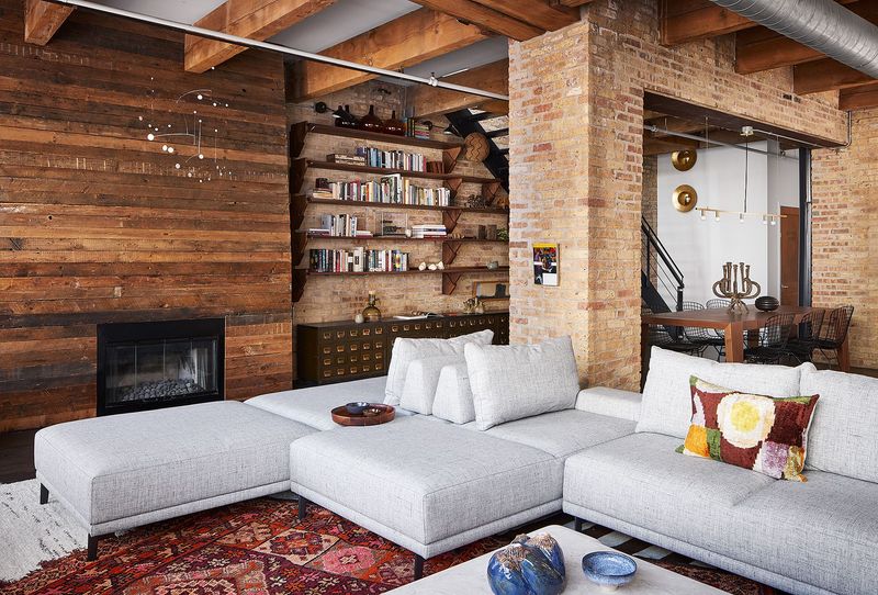River North Loft – Glass and Metal Artistry in Urban Space