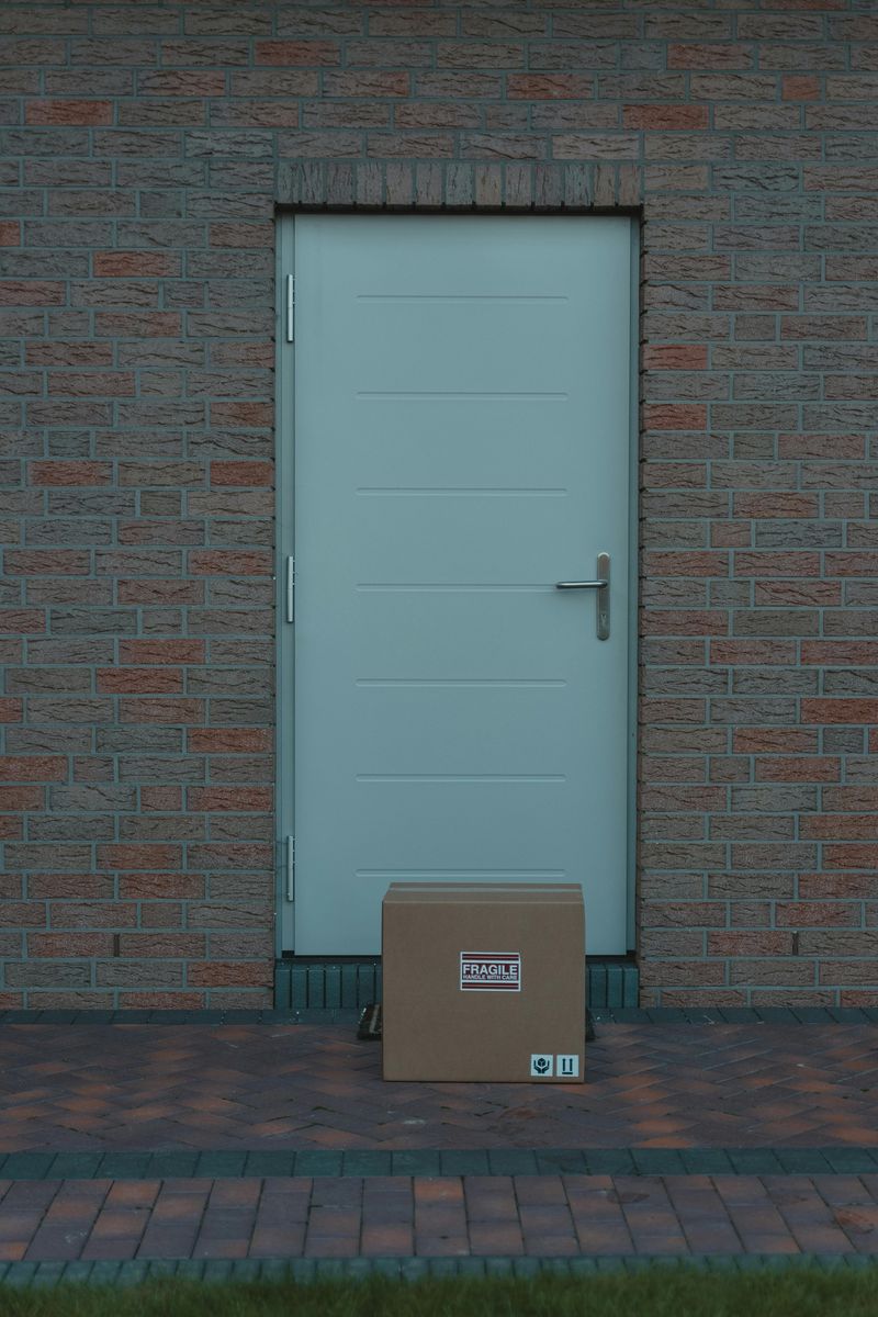 14 Common Security Mistakes That Can Compromise Your Property - Decor Hint Leaving Mail To Pile Up