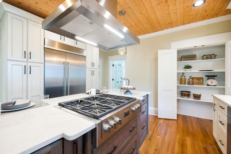 Common Mistakes To Avoid When Decorating A Kitchen - Decor Hint Poor Ventilation Solutions