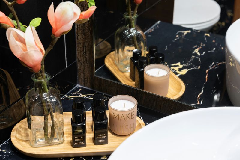 17 Tips That May Help You Achieve A Stunning Bathroom Look - Decor Hint Use scented candles or diffusers