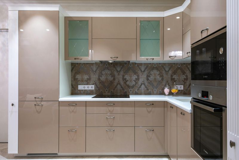 10 Kitchen Styling Tips That Could Work Across Different Trends - Decor Hint Choose timeless cabinet hardware