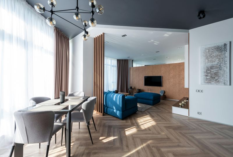 Keep décor simple and avoid overcrowding