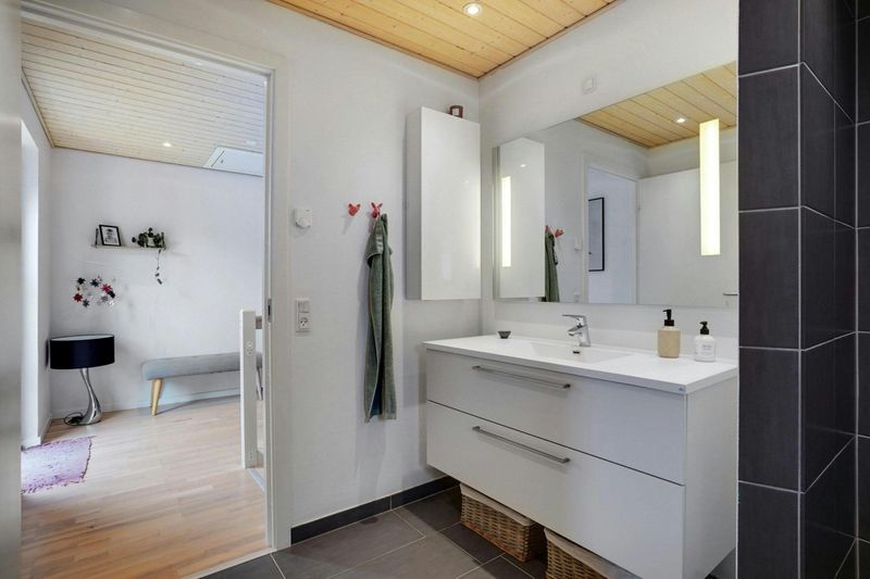 16 Ideas That Could Help Your Tiny Bathroom Look Larger - Decor Hint Opt for Floating Vanity