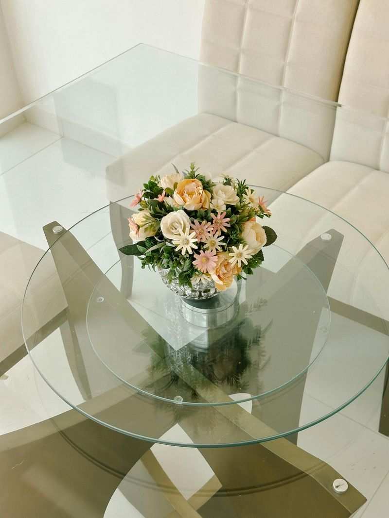 13 Subtle Changes That Could Make Your Home Look Modern Again - Decor Hint Introducing glass or acrylic furniture accents