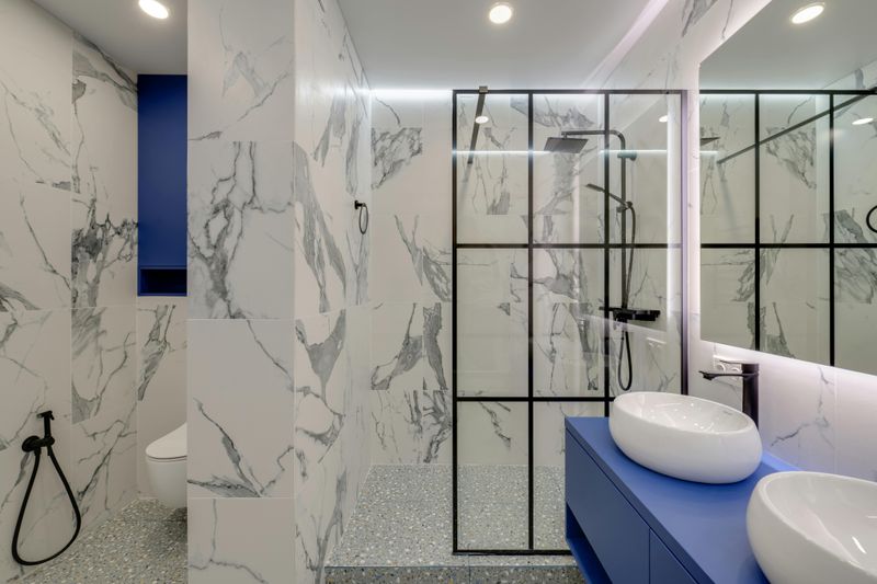 13 Bathroom Choices That Could Undermine Your Design - Decor Hint Using busy patterns on both walls and floors