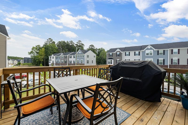 13 Weekend Projects That May Give Your Porch A New Look - Decor Hint Lay a weather-resistant outdoor rug