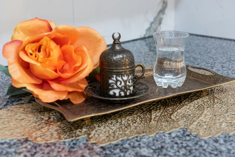 21 Decorating Tricks That Could Completely Transform Your Home - Decor Hint Placing Decorative Trays on Tables