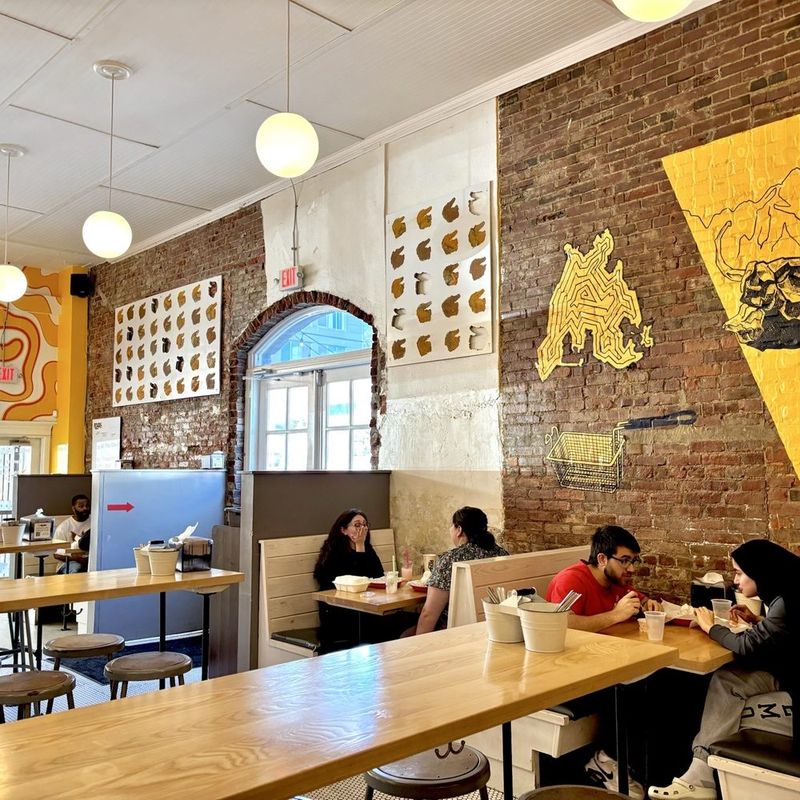 Lulu's Local Eatery: Plant-Based Perfection
