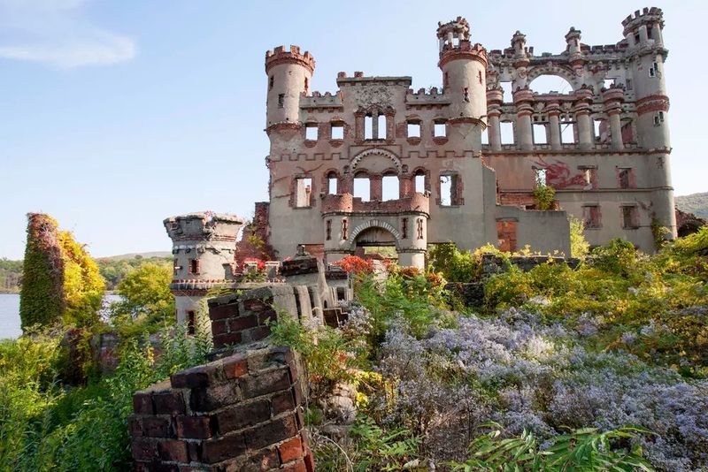 11 Abandoned Mansions Across The USA That Time Forgot - Decor Hint Bannerman Castle – Pollepel Island, New York