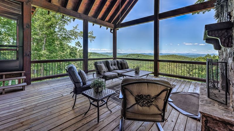 7 Georgia Farmhouses With Porches Built For Storytelling - Decor Hint Toccoa's Multi-Generational Marvel