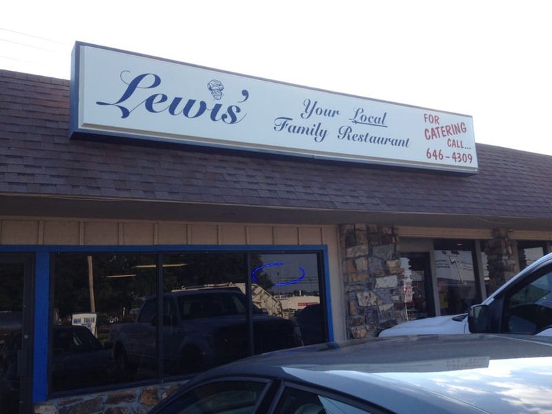 9 Mom-And-Pop Diners In Arkansas That Feel Like Home - Decor Hint Lewis' Family Restaurant, Fort Smith