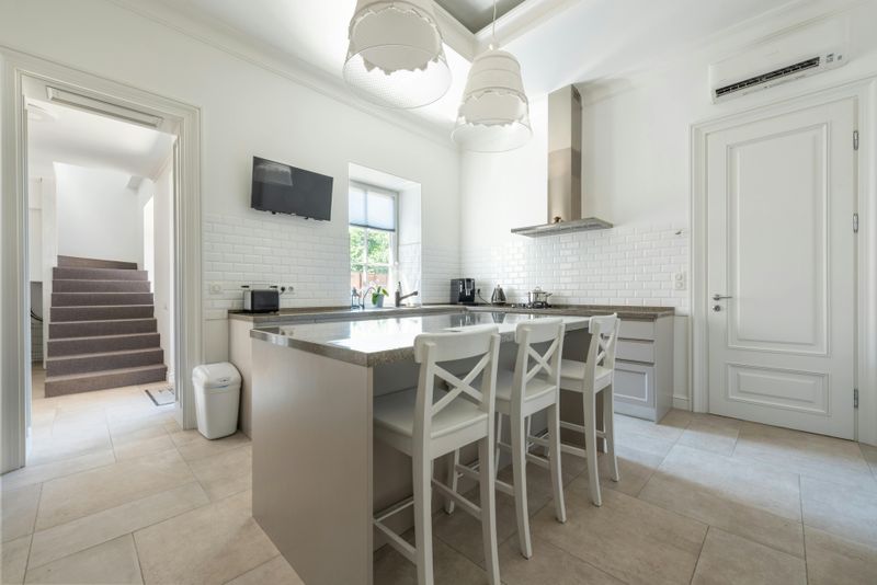 10 Kitchen Styling Tips That Could Work Across Different Trends - Decor Hint Include versatile island seating