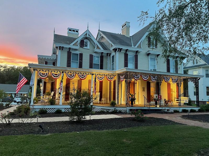 River House Inn: Snow Hill's Spectral Innkeeper