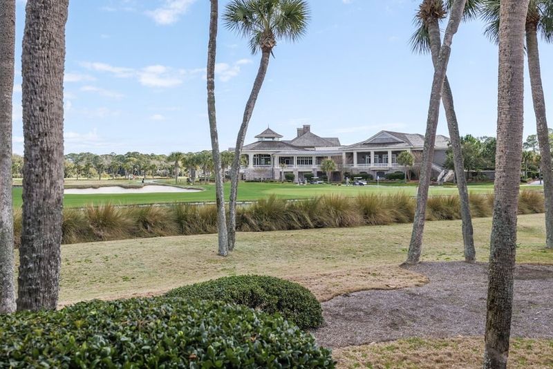12 Homes Along South Carolina's Coast That Could Feel Classically Southern - Decor Hint Hilton Head Plantation Home – Golf Course Elegance
