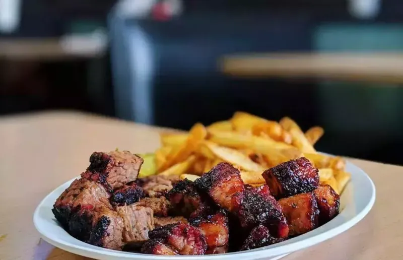 8 Kansas City BBQ Joints Where Burnt Ends Steal The Show - Decor Hint Smokin' Guns BBQ & Catering
