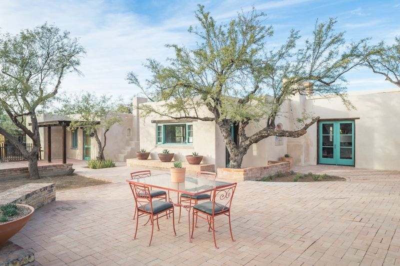 7 Tucson Adobe Bungalows That Beat The Desert Heat - Decor Hint Sam Hughes Adobe Bungalow Court