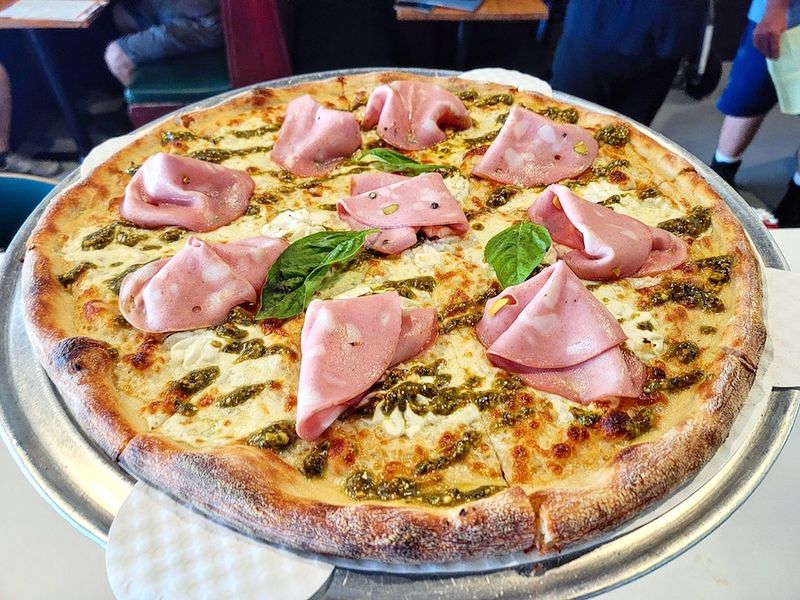Madison Avenue Pizza: The Slice That Ruins All Other Pizza